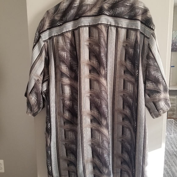 Tommy Bahama Tropical Button-down Hawaiian Shirt - Picture 3 of 5